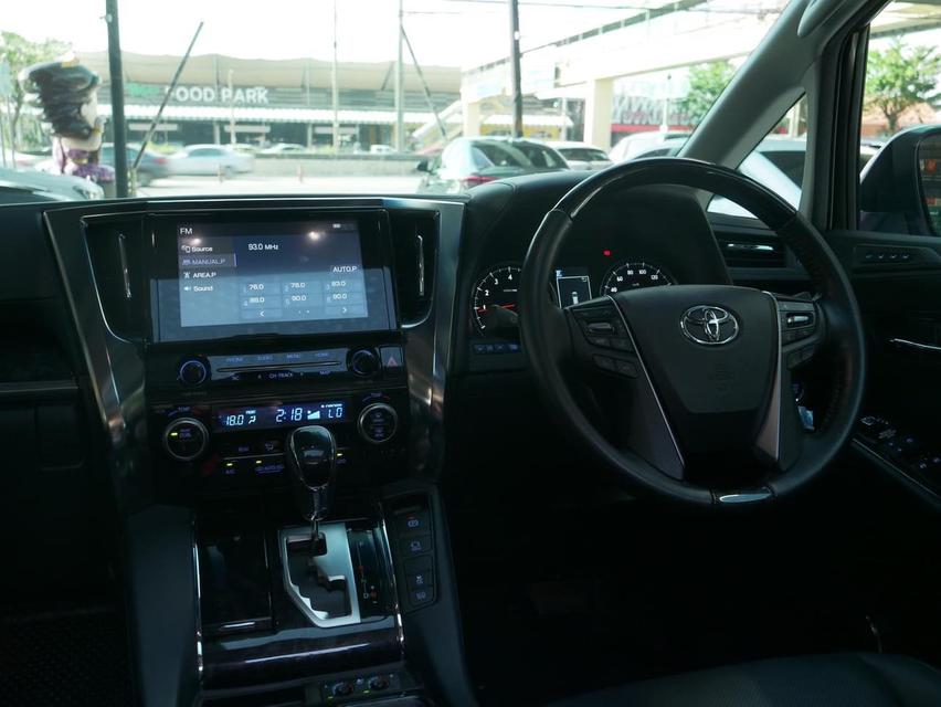 รูป 2020 Toyota Alphard 2.5 SC Package  4