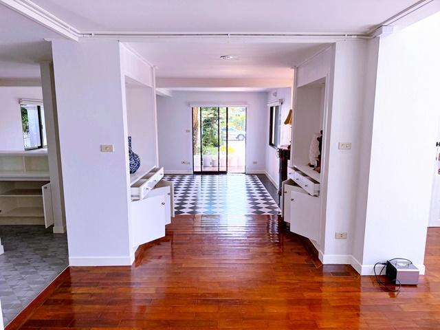 ซอยเสรีไทย 51-61Fashion ให้เช่าคฤหาสน์ Pool Villa 3ชั้น 200ตารางวา 1,200ตรม. Chocolate Ville 2.1 กม. 4นอน ใ 3น้ำ สนามกอล 7