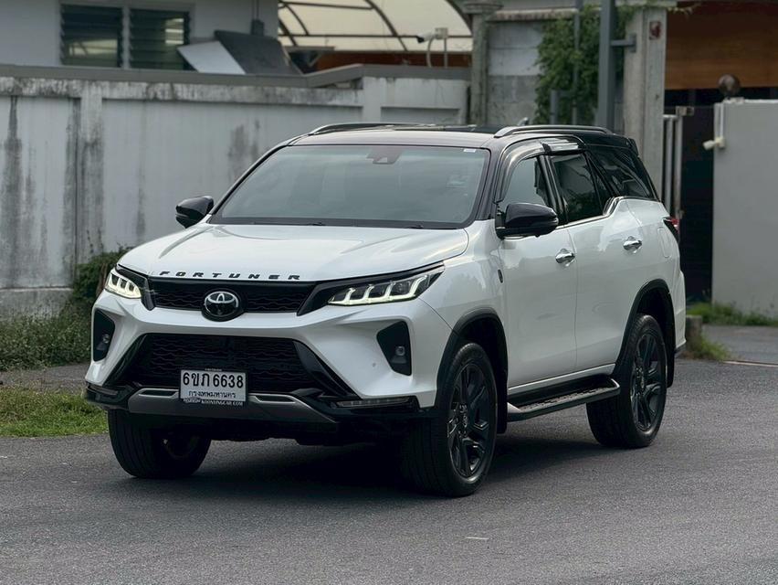 TOYOTA FORTUNER Wagon 4dr Legender 7st Auto 6sp RWD 2.8DCT 4WD  รุ่นพิเศษ 60th AnniversaryY2022. สีขาว ออโต้  10