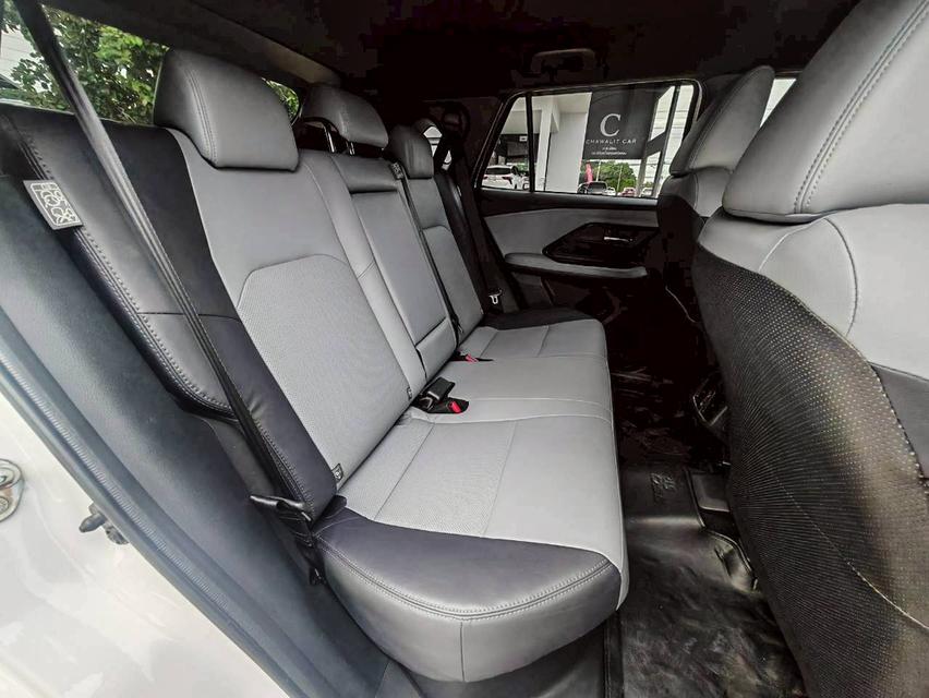 2025 TOYOTA YARIS CROSS HEV PREMIUM 11