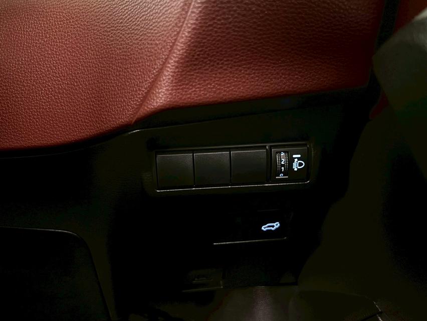 Toyota Cross 1.8HV Premium เกียร์ออโต้ ปี2020  13