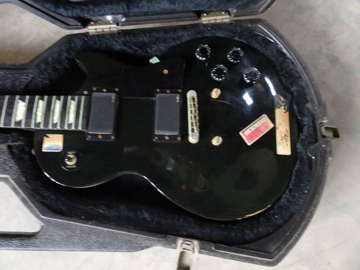 ขายถูกมากกีต้าร์ Gibson Les Paul Studio ฝังมุก พร้อมกล่องแข็ง