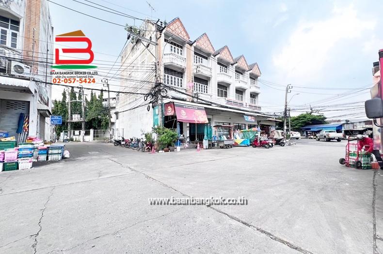 ทาวน์เฮาส์ เนื้อที่ 20 ตรว. หมู่บ้าน บดินทรรักษา 4 (คู้บอน27แยก25) ถนนคู้บอน แขวงท่าแร้ง เขตบางเขน 12