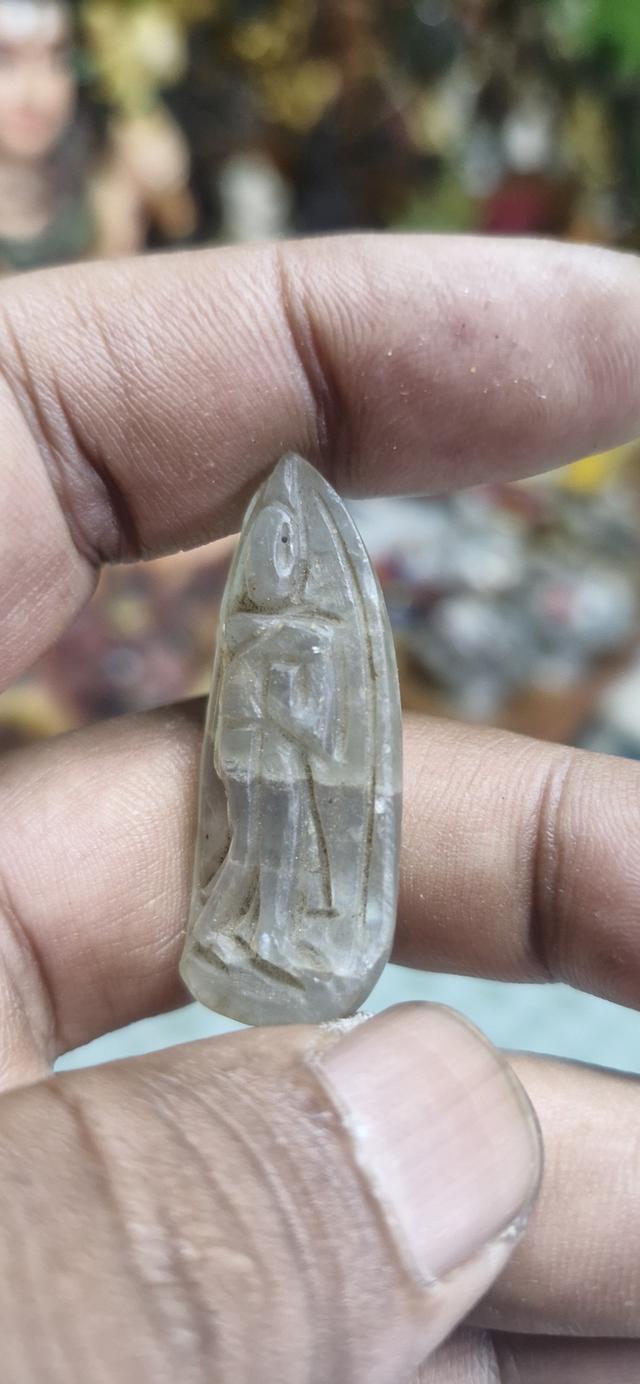พระลีลาเนื้อหินแกะ หรือหินจุยเจีย ซึ่งมีความนิยมในเรื่องพุทธคุณด้านโชคลาภและความรุ่งเรือง รูปย่อยที่ 2