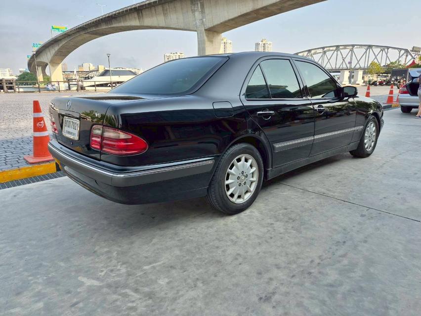 รถขาย Benz E240 W210 ปี 2001 สีดำ เลขไมล์น้อย รูปที่ 6