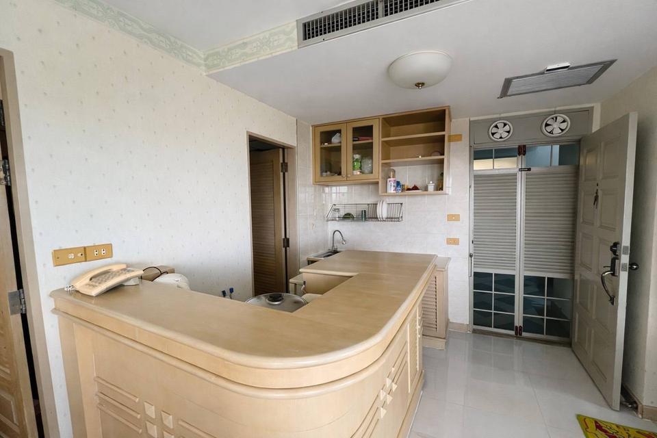 ขายคอนโดบ้านระเบียงจันทร์ ชะอำ ชั้น 10 ติดทะเล ราคาเพียง 6.2 ล้าน 10