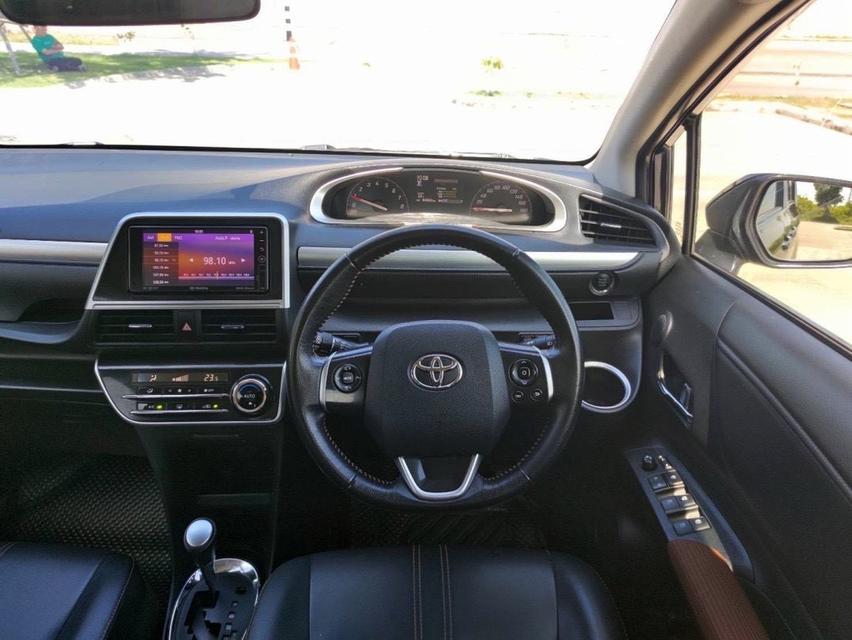 รหัสรถ CAT5643 2018 Toyota Sienta 1.5 V AT ตัวท๊อป! 7ที่นั่ง