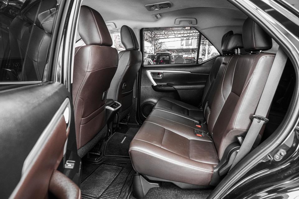 2019 TOYOTA FORTUNER 2.4 V 2WD SUV สีดำ เลขไมล์ 120945 กม. 16