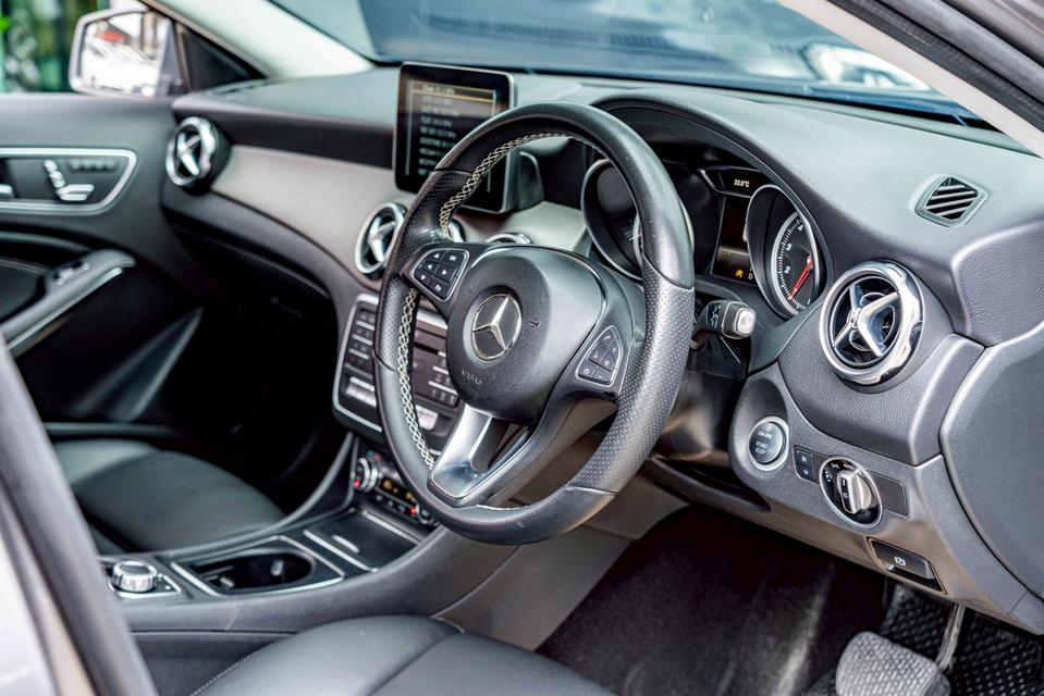 รหัสรถ NP3429 BENZ GLA200 URBAN 2018 13
