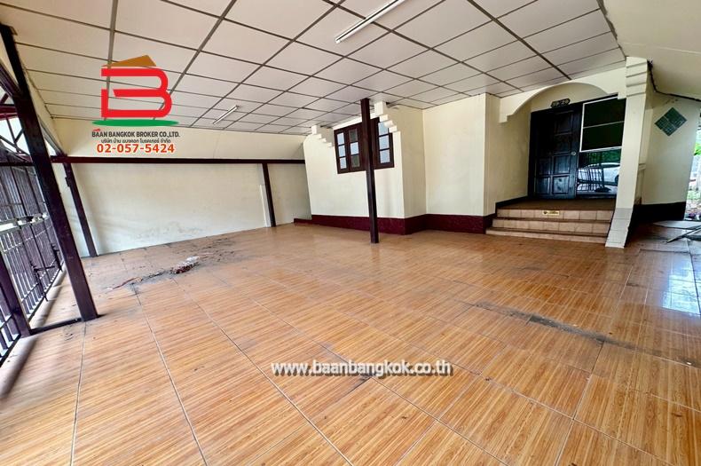 บ้านเดี่ยว หมู่บ้าน พรธิสาร 4 เนื้อที่ 32 ตรว. ถนนรังสิต-นครนายก ตำบลคลองหก อำเภอคลองหลวง จังหวัดปทุมธานี 2