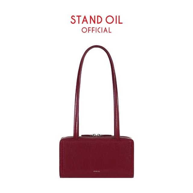 Stand Oil กระเป๋าสะพายไหล่ Post Bag ทรงกล่องสี่เหลี่ยม สีแดง หนังเทียม 100%, โพลีเอสเตอร์ 100%, ขนาด 22.5 x 12.5 x 7.6 cm., 285 g. ความยาวสาย 30 cm.