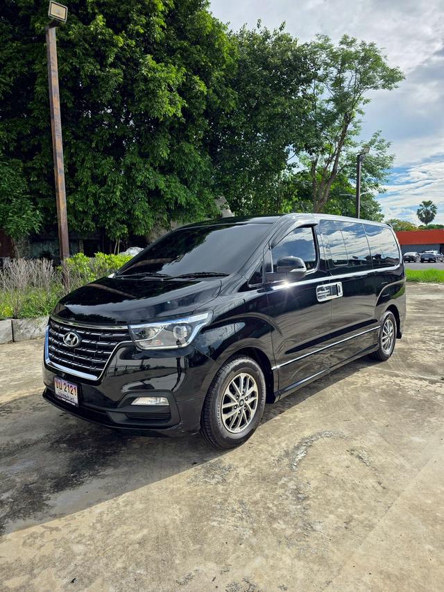 HYUNDAI H-1 2.5 Deluxe สีดำ ปี 2020 ไมล์ 60,000 กม.