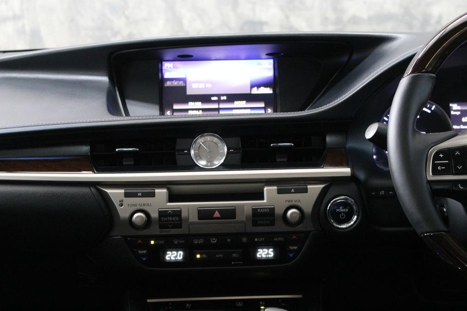 รหัสรถ JRS5482 Lexus ES300h ปี 2017 12