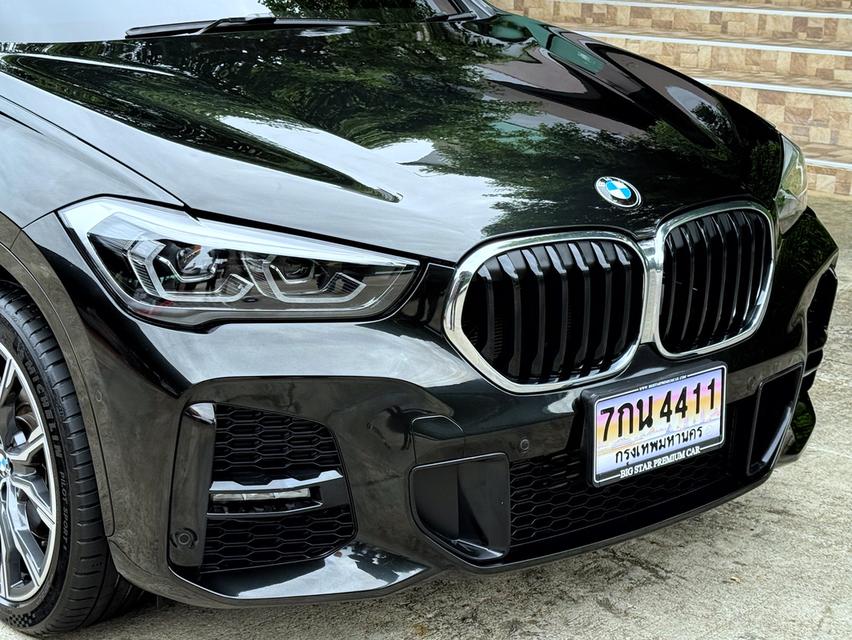 2021 BMW X1 20D MSPORT LCI รถมือเดียวออกป้ายแดง รถวิ่งน้อย เข้าศูนย์ทุกระยะ รถยังมีวารันตีศูนย์เหลืออีกนานครับ 8