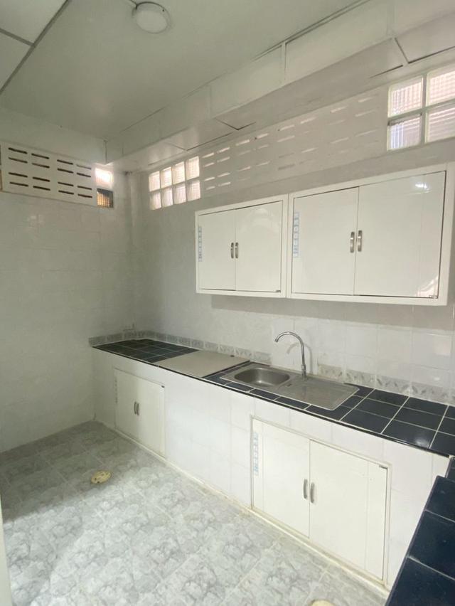 ขาย :ทาวน์เฮาส์ 2 ชั้น, เนื้อที่ 16 ตรว. หมู่บ้านเลิศอุบล วัชรพล ถนนร่วมมิตรพัฒนา แขวงท่าแร้ง เขตบางเขน จังหวัดกรุงเทพมหานคร ( 6