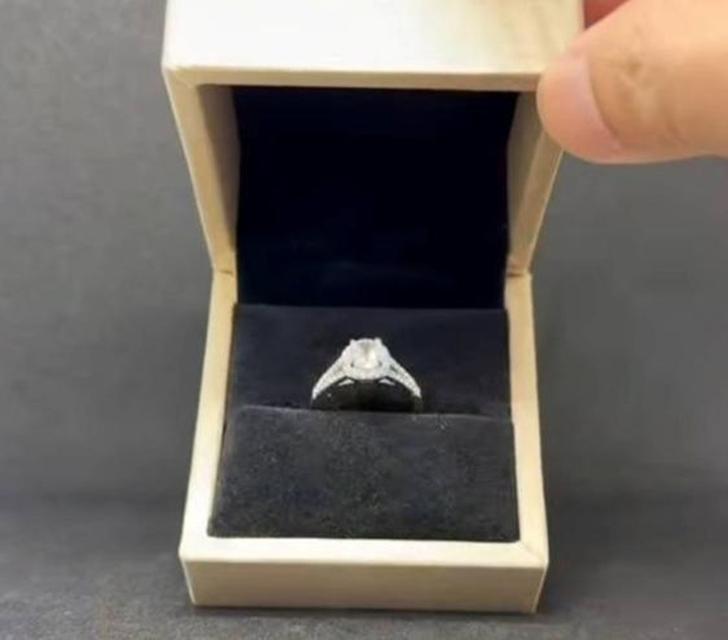 แหวนเพชรประดับด้วยเพชรแท้ธรรมชาติ น้ำงาม เปล่งประกายสะท้อนความมั่นใจในทุกโอกาสที่ปุอามี่ Diamond Lap Rama2 (095-8894732) รูปที่ 3