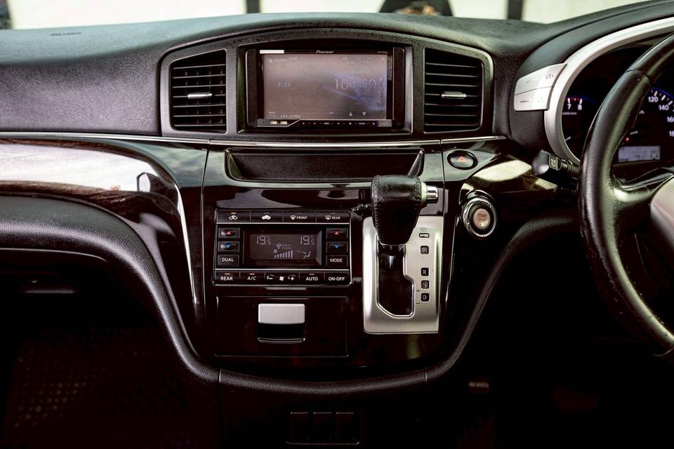 รหัสรถ GT99 Nissan Elgrand 2.5 ปี 2012 สีขาว 7 ที่นั่ง 8
