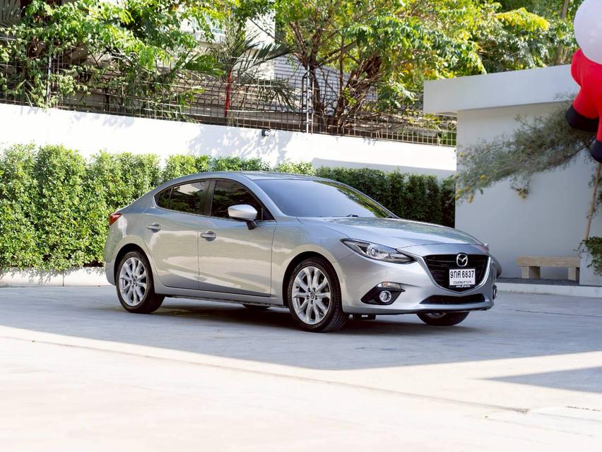 Mazda 3 2.0S ปี 2015 ♨️ #ประกันเครื่องเกียร์หลังการขาย3ปี / 30,000km. ♨️ 16