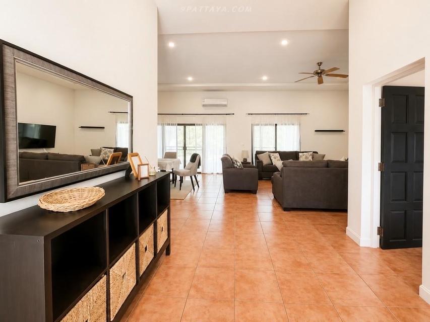 For Rent — Executive Pool Villa at Laurel Park, East PattayaLuxury private pool villa in Laurel Park, East Pattaya. Spacious, private รูปที่ 6