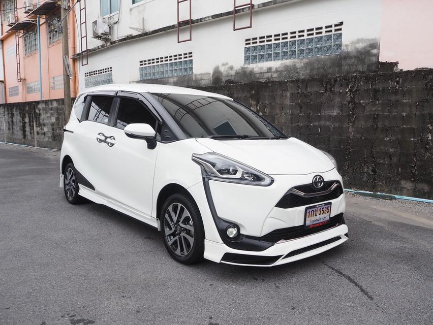 toyota sienta 1.5 v 2022 ขาว