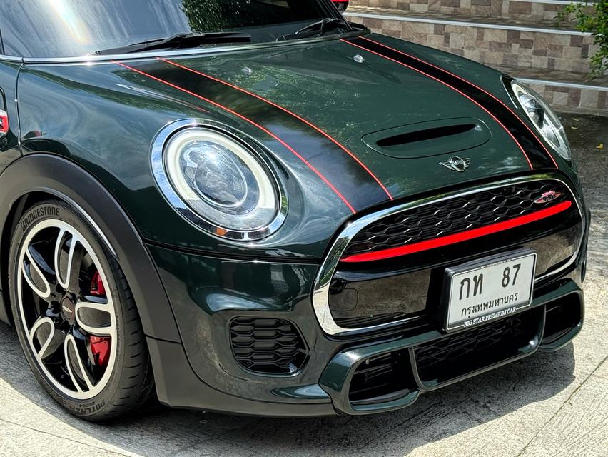 2017 MINI JOHN COOPER WORKS ( แท้ ) รถมือเดียวออกป้ายแดง รถวิ่งน้อย เข้าศูนย์ตามระยะ ไม่เคยมีอุบัติเหตุครับ