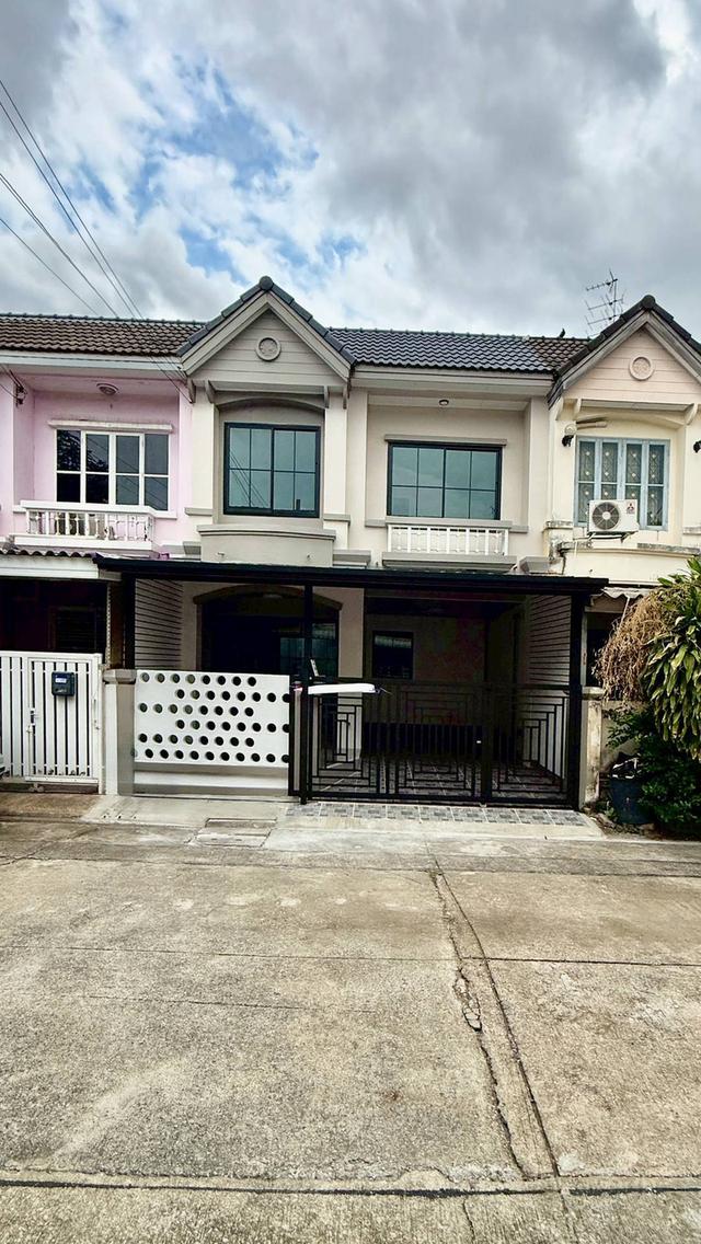 หมู่บ้านบุศรินทร์ บ้านกล้วย-ไทรน้อยทาวน์เฮาส์ 2 ชั้น โครงการ L&H ใกล้ถนนกาญจนาภิเษก เพียง 1.5 กิโลเมตร  ตกแต่งใหม่พร้อมอยู่ 3