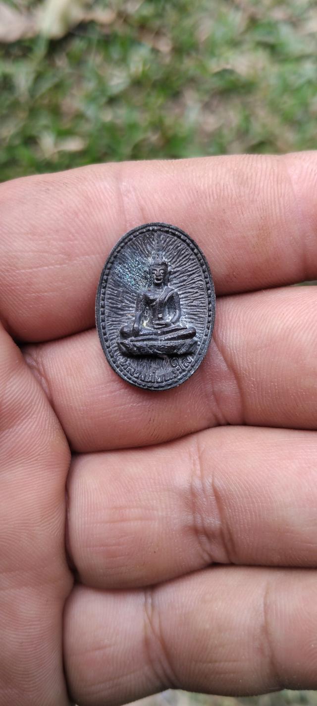 เหรียญเม็ดกระดุมรมดำหลวงพ่อพระใส