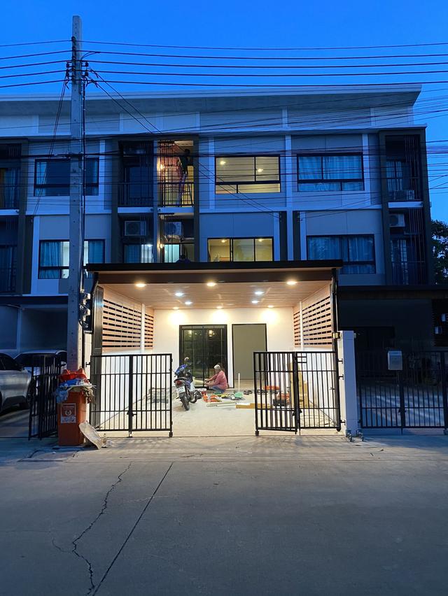 ขาย!! ทาวน์โฮม 3 ชั้น 4 ห้องนอน 3 ห้องน้ำ 1 ห้องเอนกประสงค์ 1 ห้องครัว 1 ห้องซักล้าง "Patio วิภาวดี-สรงประภา" แต่งครบ พร้อมอยู่ | 💰 ราคา 7.8 ล้านบาท 3
