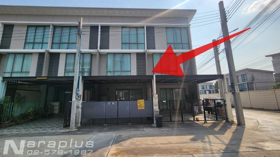 68040528 : ขายทาวน์โฮม 3 ชั้น ตรงข้ามสโมสร บนเนื้อที่ขนาด 18.1 ตารางวา ขนาด 3 ห้องนอน หมู่บ้านพาทิโอ พระราม5 – สิรินธร บางกรวย นนทบุรี 1