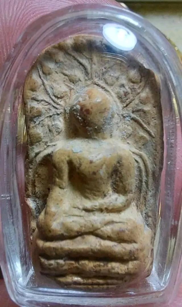 พระดินเลี่ยมเก่า