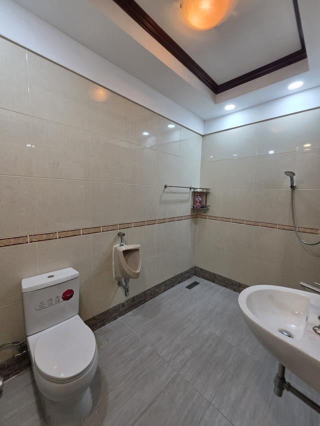 บ้านทาวเฮาส์ หลังมุม 2 ชั้น ใกล้ MRT จรัญ 13 พื้นที่ 35 ตารางวา 9