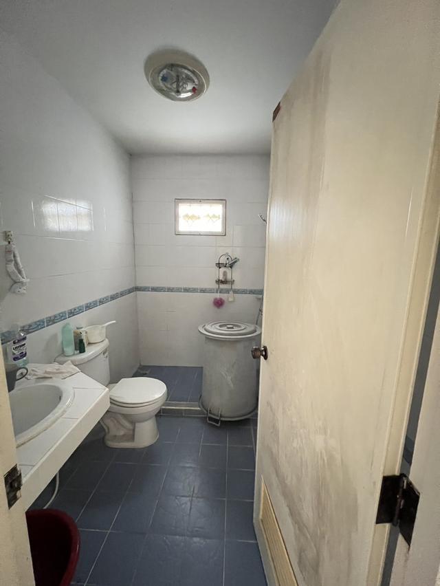 บ้านทาวน์โฮมหลังริม 2 ชั้น หมู่บ้านลดาสิริ บ้านกล้วยไทรน้อย 10