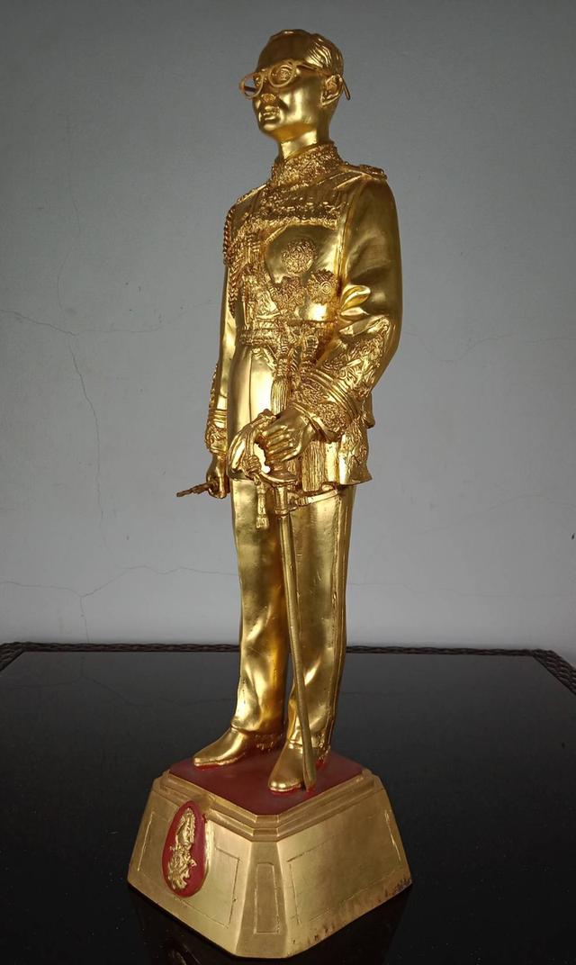 69.พระบรมรูปหล่อโลหะในหลวงรัชกาลที่9 พระบาทสมเด็จพระปรมินทรมหาภูมิพลอดุลยเดช(ทอง) รูปที่ 8