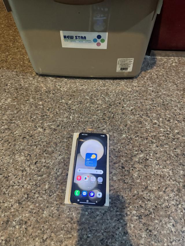 ขายๆๆๆถูกSamsungFlip5สีGold512กิ๊กสภาพสวยการใช้งานดีเยี่ยมทุกๆฟังชั่นเครื่องรีสโตได้ตลอดไม่มีติดแอคเค้าใดๆคับ สภาพ: 99.99% สวยๆคับไร้รอยตกบุบใดๆคับ