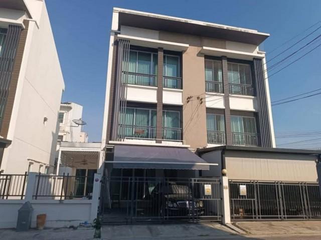 ให้เช่าทาวน์โฮม 3 ชั้น 3 ห้องนอน บ้านกลางเมือง โชคชัย 4 ซอย 50 ทำเลดี ใกล้เซ็นทรัลอีสวิว 1