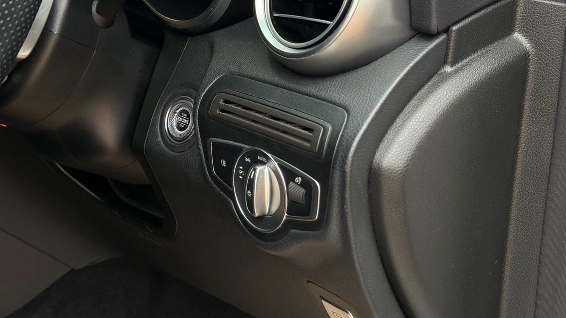 BENZ GLC220d AMG Dynamic ปี 2022 รถมือเดียว ดีเซลตัวท็อป AMG รถสวย ออปชันแน่น SUV หรู ขับดี ประหยัด ใช้งานได้ยาวๆ รูปที่ 12