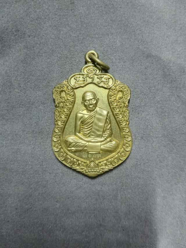 เหรียญเสมาย้อนยุค(พร้อมกล่อง) หลวงปู่ทิม อิสริโก วัดละหารไร่ จ.ระยอง รุ่น "เสาร์ ๕ บรรจุหัวใจ" จัดสร้างในปี พ.ศ. 2557