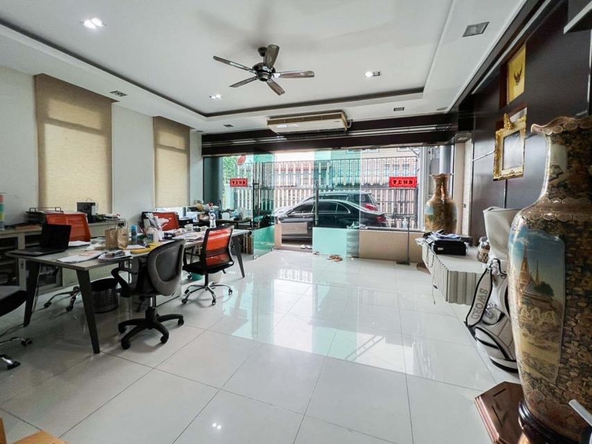ขาย บ้านเดี่ยว พร้อมออฟฟิศ โกดัง ซอยรามอินทรา 38 แยก 9 พร้อมอยู่ 198 ตรว 2 ชั้น 3