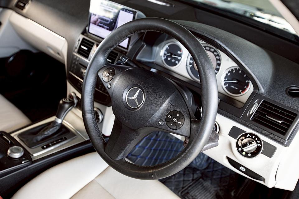 Benz C250 ปี 2013 สีรถสวย สภาพดีมากๆ  15