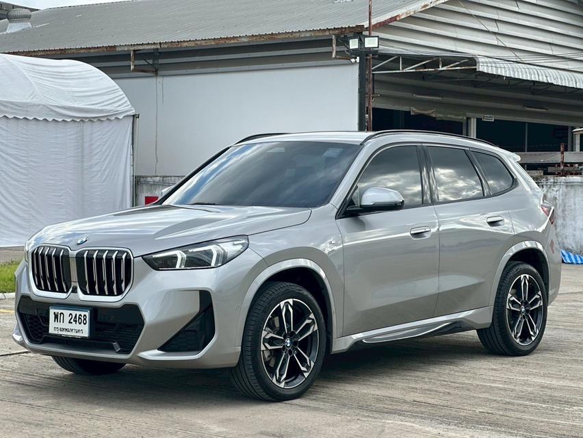 BMW X1 sdrive20i M Sport (U11) 2024 จด25 วิ่งไปเพียง 6พันโลเท่านั้น รถใหม่มาก ประหยัดไปหลายแสนเลยครับ