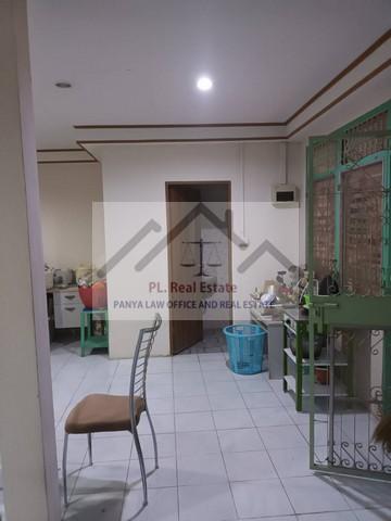 ขายที่ดินแปลงมุม 74 ตารางวาพร้อมสิ่งปลูกสร้างย่านเสรีไทย81 สวนสยามทาวน์เฮ้าส์ชั้นเดียว 2 หลัง มี 2 โฉนดแบ่งขายได้ 42 ตร.ว. และ 32 ตร.ว. 10