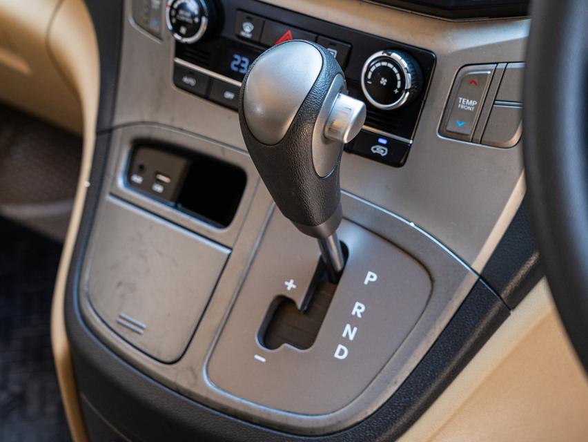 HYUNDAI H-1 2.5 ELITE 2019 āļĢāļđāļāļāļĩāđ 19