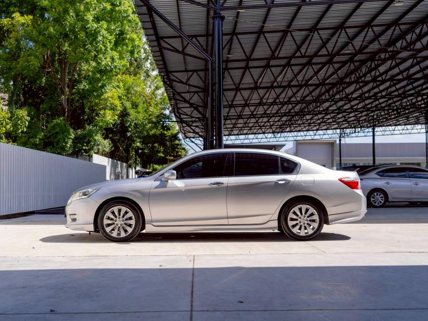 HONDA ACCORD 2.0EL ปีจด 2014 ประกันเครื่องเกียร์3ปี / 30,000 km. 6