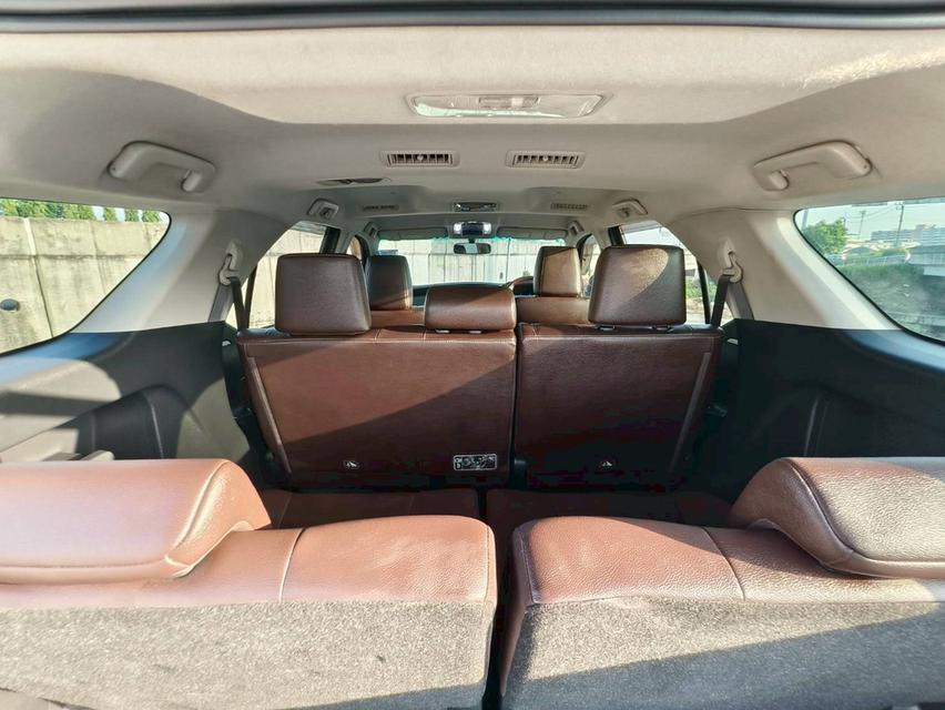 TOYOTA FORTUNER 2.4 V 4WD ปี 2019  10