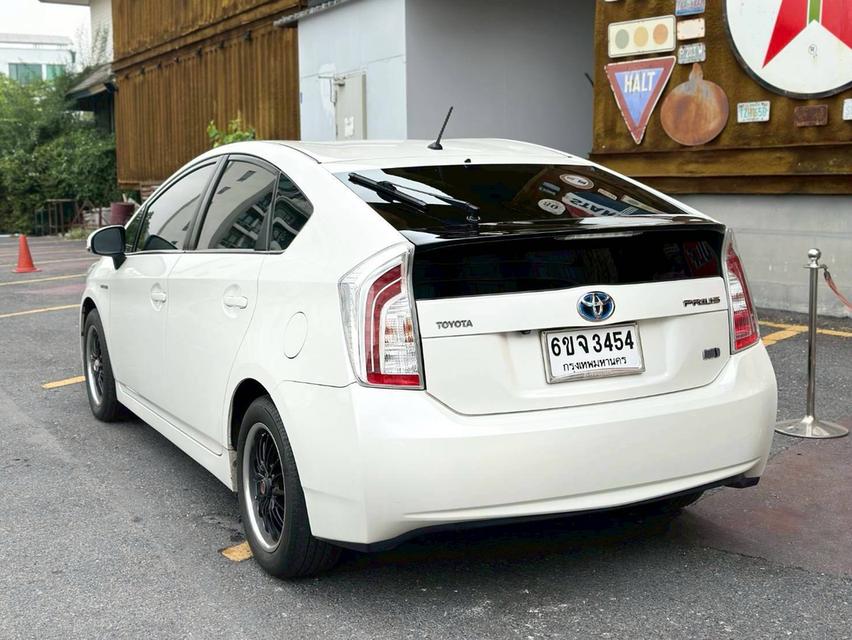 Toyota Prius 1.8 Hybrid เกียร์ออโต้ สีขาว ปี 2012  8