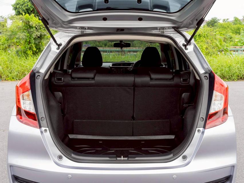 Honda jazz ปี 20 รถสวย สภาพสวย 12