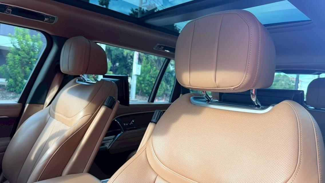 2023 Range Rover 3.0 P440e Plug-In Hybrid LWB AWD Autobiography Plus สีดำ Milage 23,XXX KM รูปที่ 9
