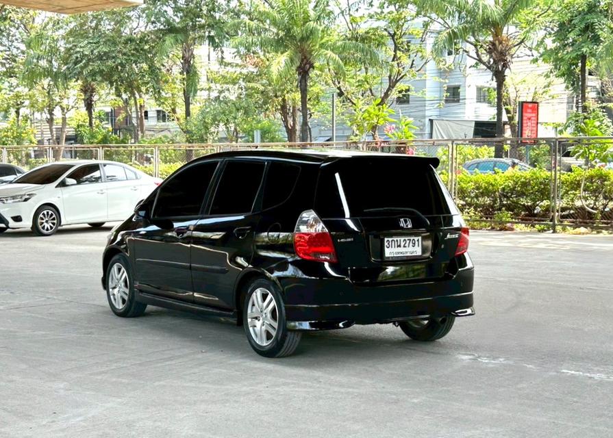 2006 Honda JAZZ 1.5 i-DSi รถสวยจัด สภาพเยี่ยม รูปที่ 4