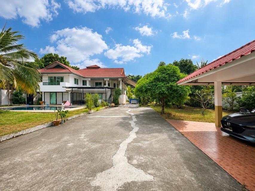 Urgent Sale — Large 2-Storey Detached House in Nong Pla Lai, PattayaUrgent sale at a special price. Owner needs to sell below market value 406sqw 16