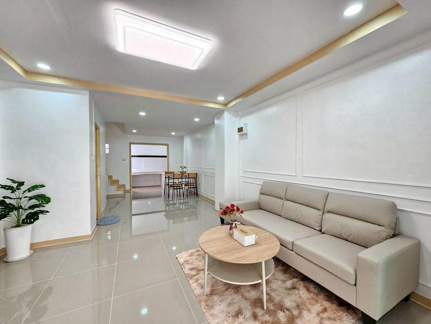 หมู่บ้านสวีทโฮมปาร์ค บางบัวทองทาวน์เฮ้าส์ 2 ชั้น   มีระเบียงด้านหน้า ตกแต่งใหม่ มีสระว่ายน้ำในหมู่บ้าน ถนนบางกรวย-ไทรน้อย มีระเบียงด้านหน้า 8